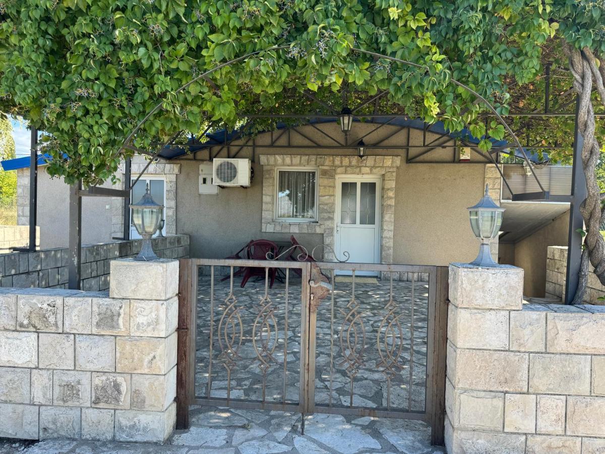 Apartments Airport Golubovci Подгорица Екстериор снимка